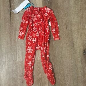 Posh Peanut Zima snowflake NEW pajamas 9-12 months